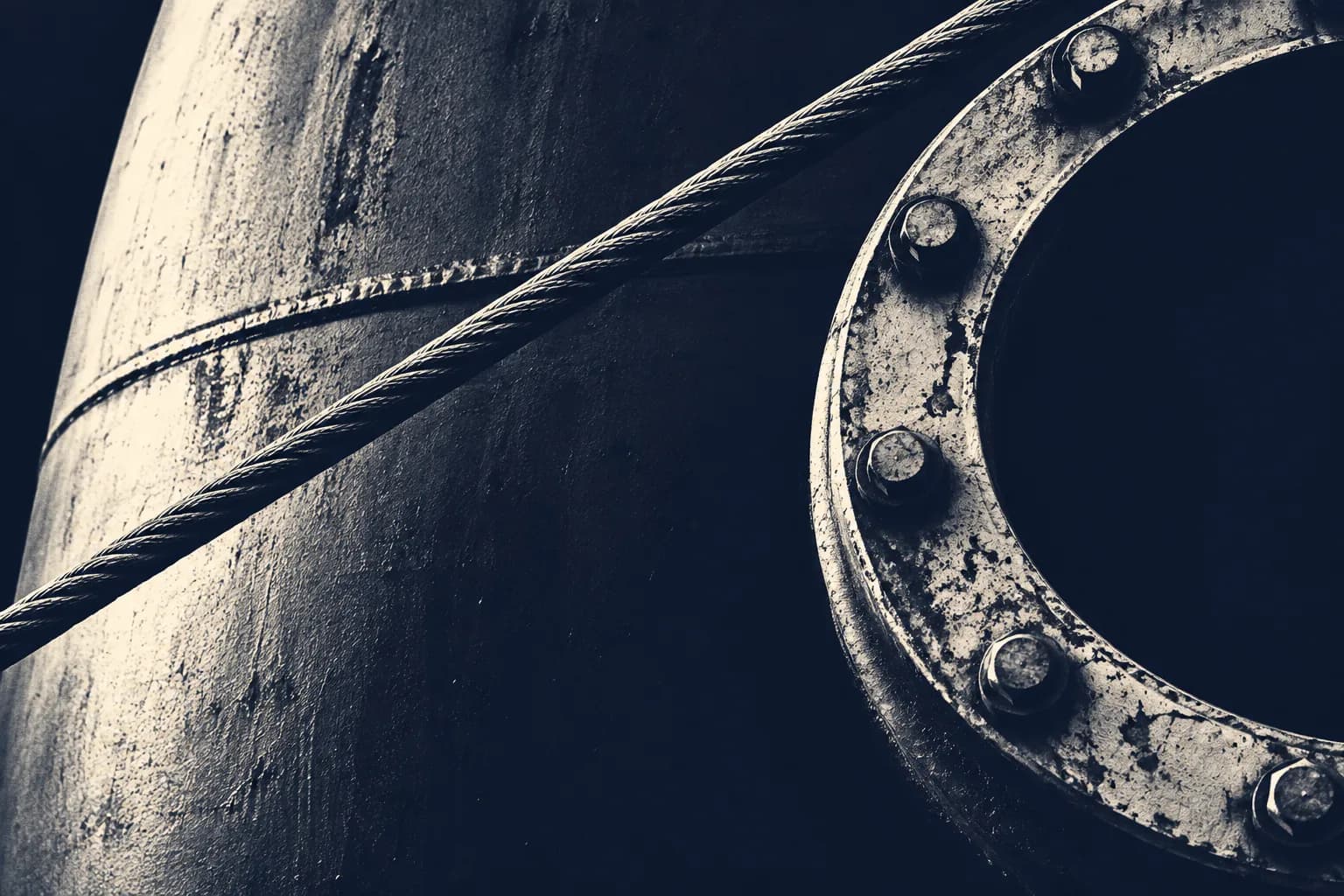 Abstract duotone image representing the Confined Space Entry & Rescue course.