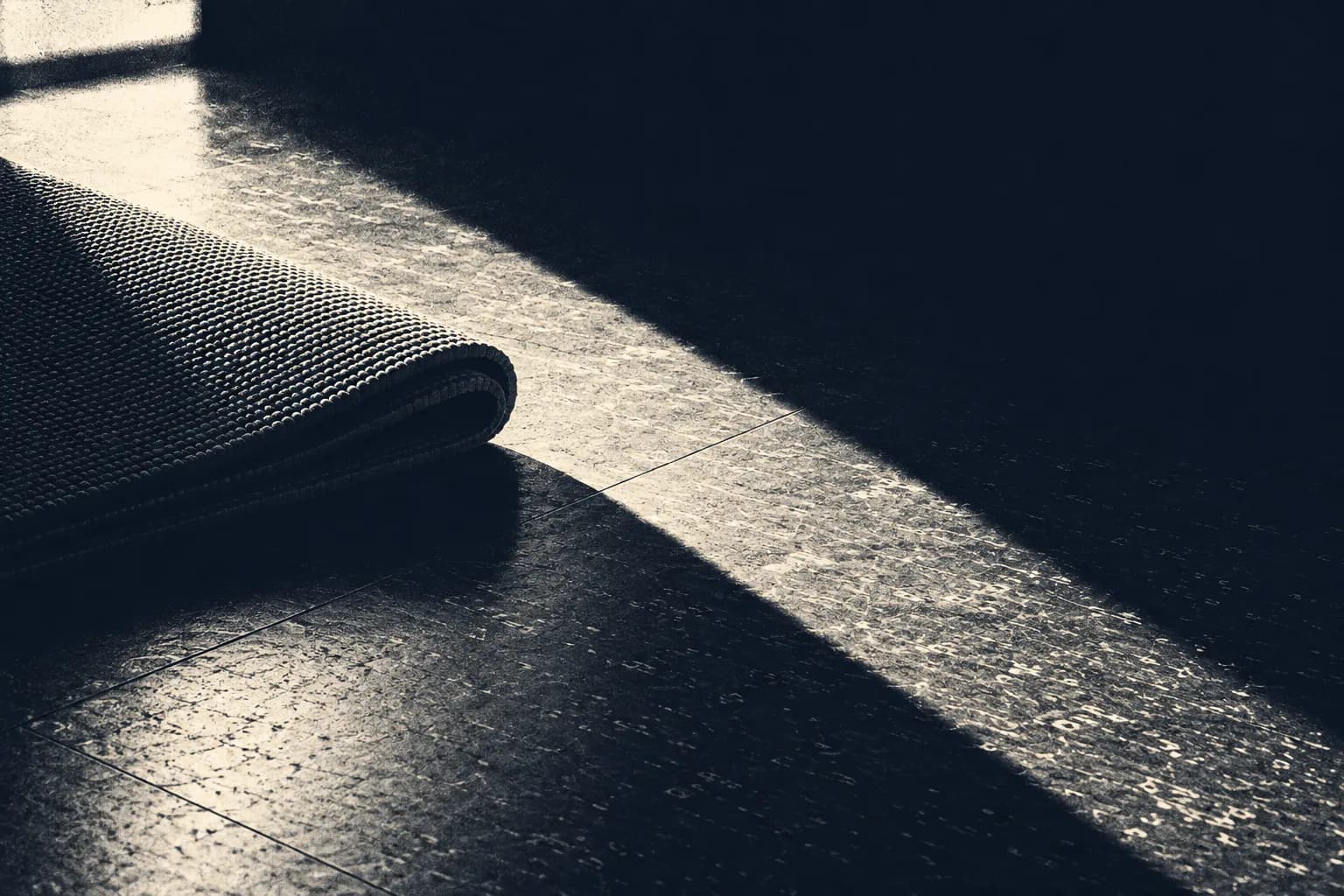 Abstract duotone image representing the First Aid / CPR course.