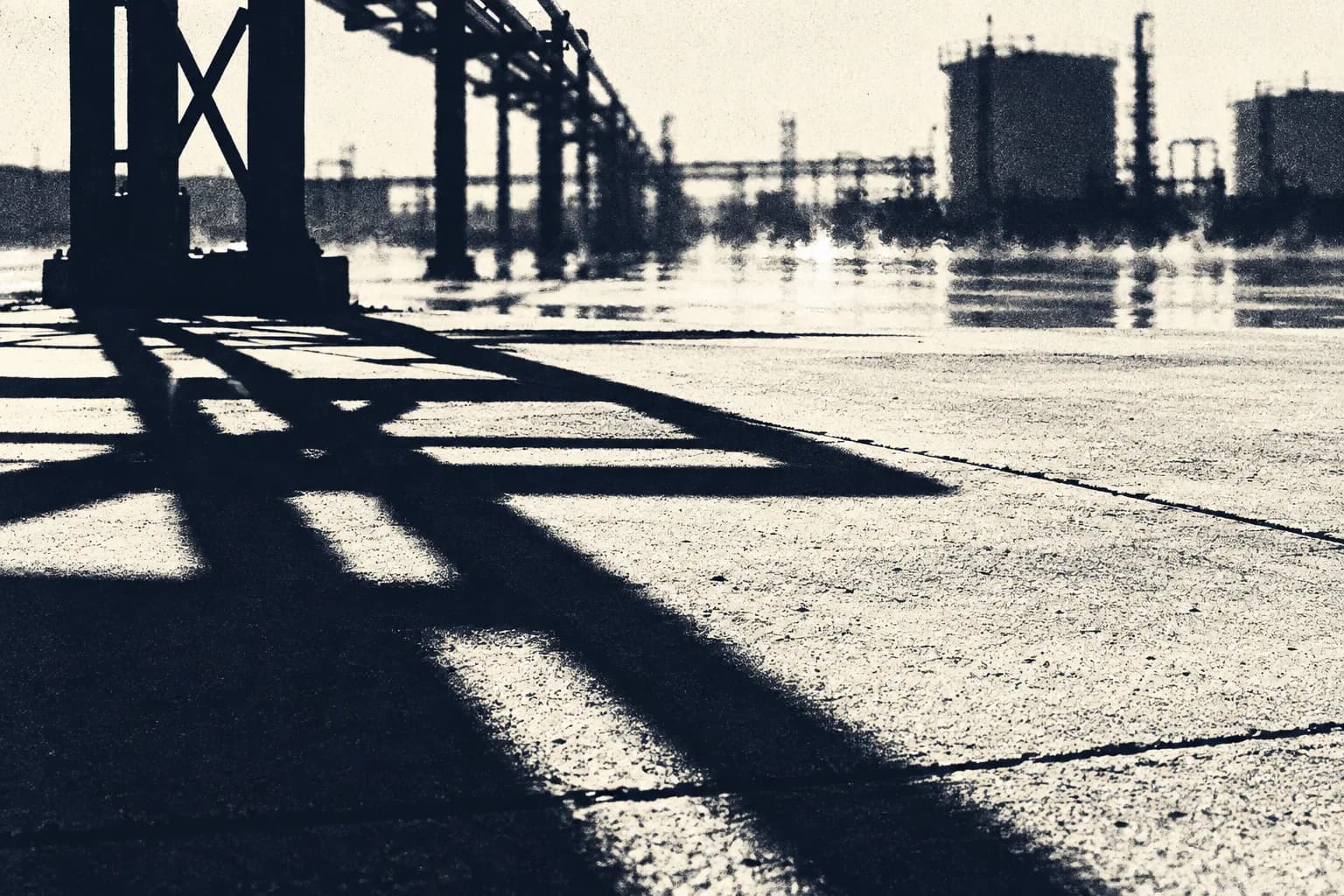 Abstract duotone image representing the Heat Stress Awareness course.