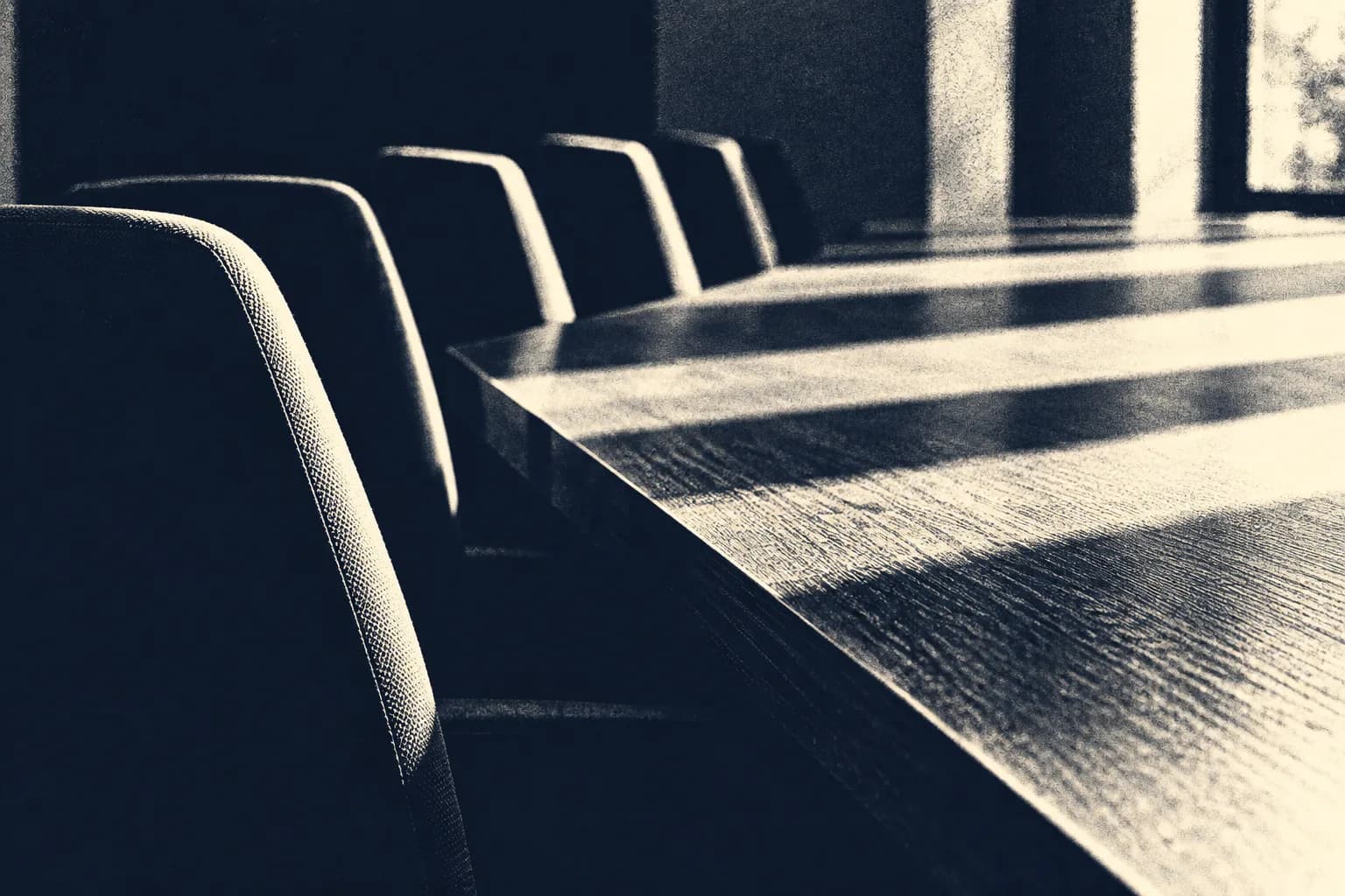 Abstract duotone image representing the IOSH Managing Safely course.