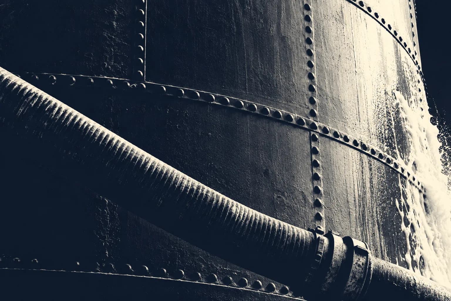 Abstract duotone image representing the Industrial Fire Brigade — Exterior course.